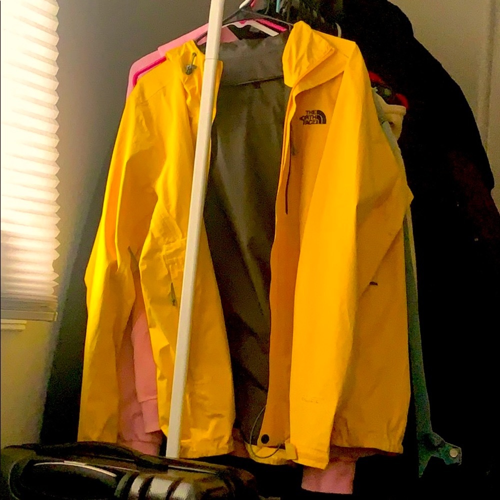 Tnf hyvent raincoat size M